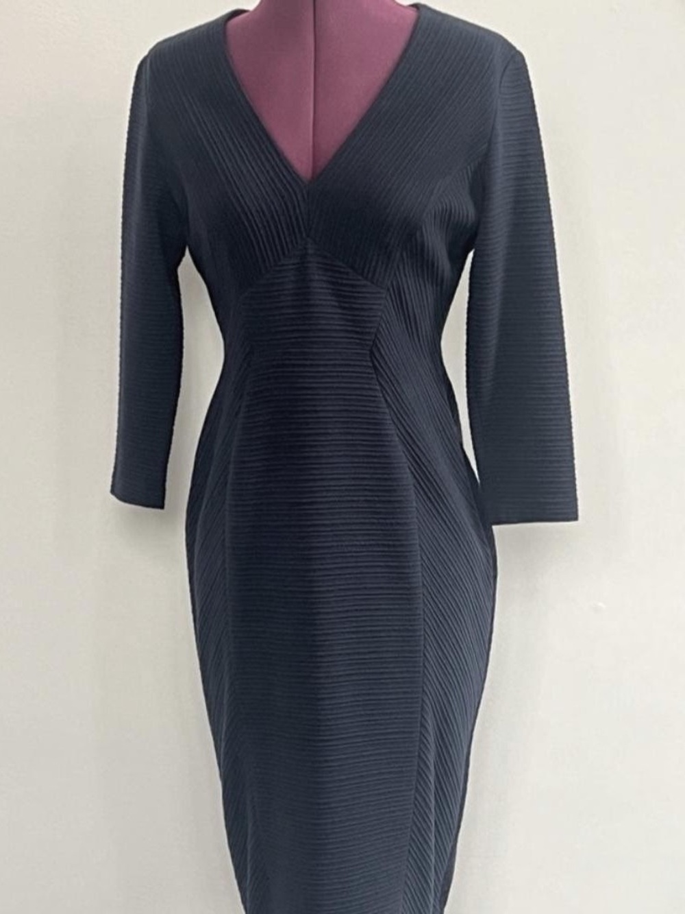 Donna Morgan Navy Textured Sheath Dress Size 4 | V-Neck 3/4 Sleeve